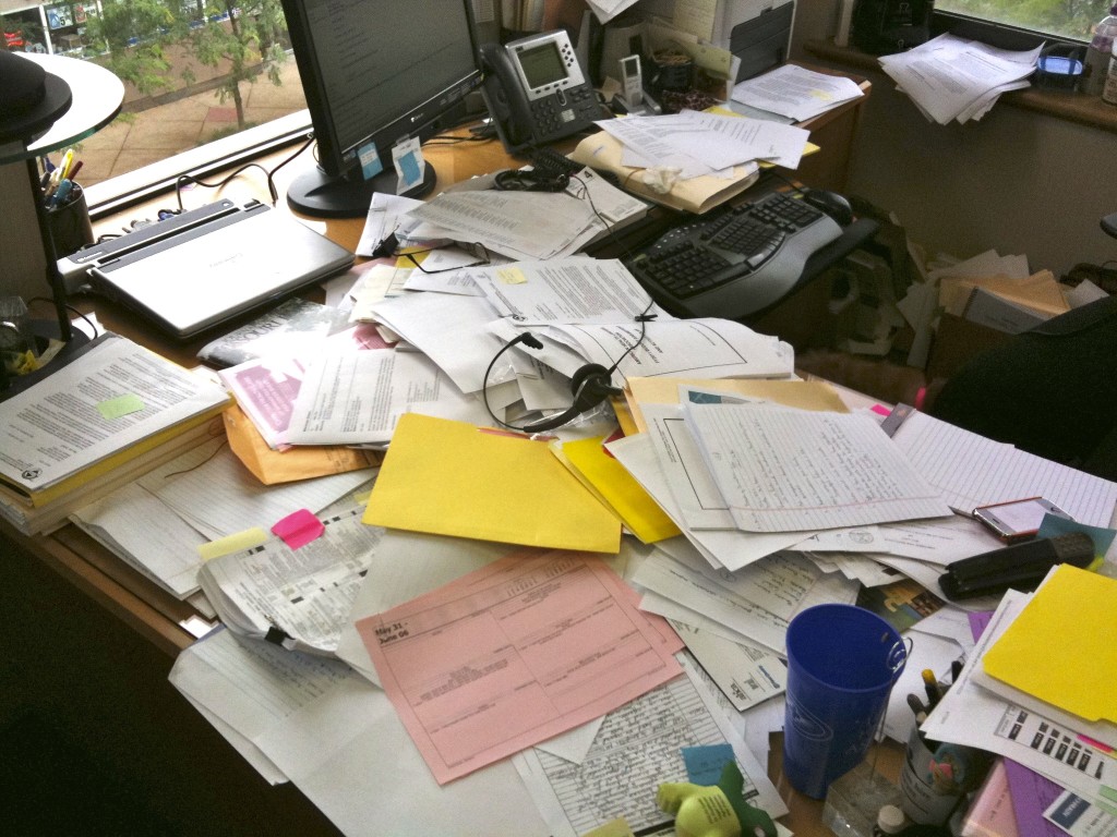 messy-desk2